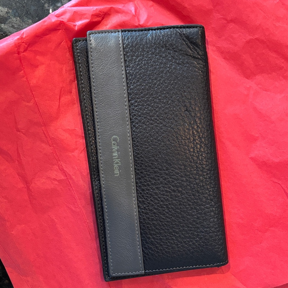 Calvin Klein Black and Gray Key Holder